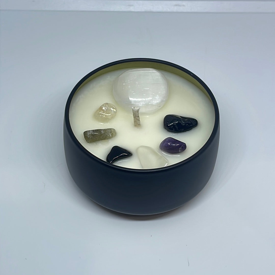 Handmade Reiki Infused Candle for Clearing 🖤🤍
Fragrance - Palo Santo & Sandalwood
Crystal:
Selenite - Clears away darkness and shadows whilst protecting.
Black tourmaline Repels lower energies and creates a protective aura shi